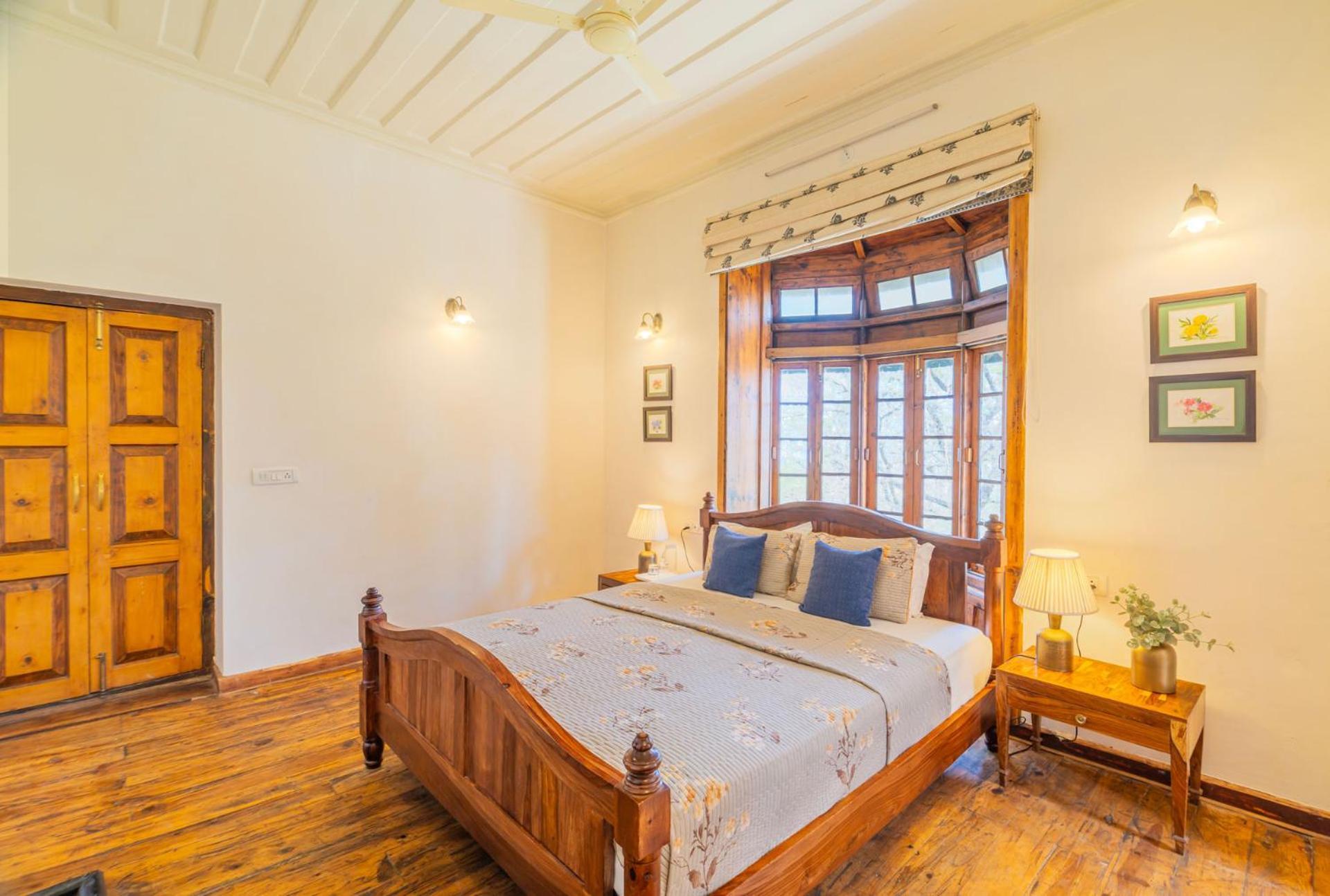 Stayvista At Paris Villa With Pvt Pool & Valley View Kasauli Extérieur photo