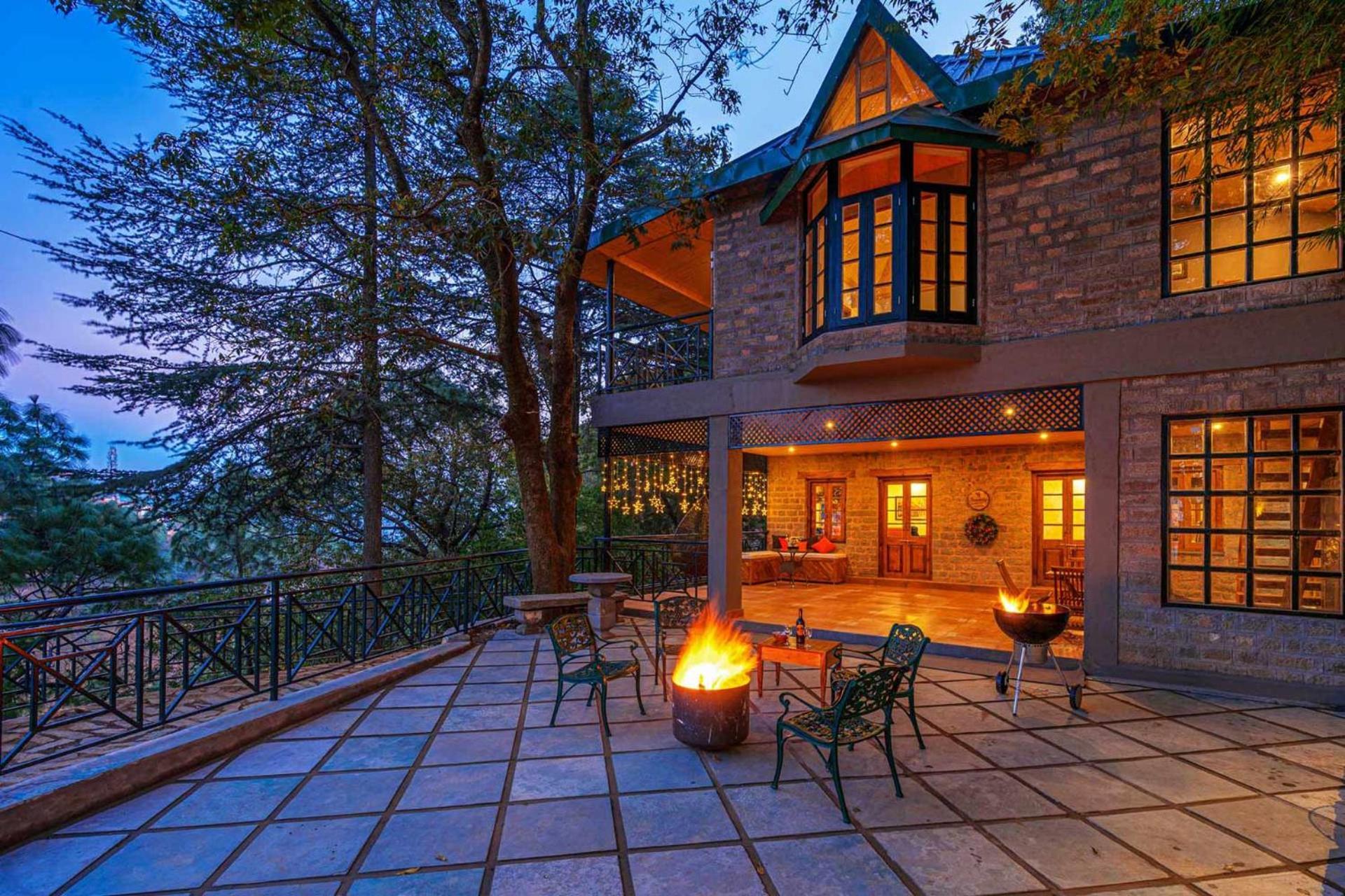 Stayvista At Paris Villa With Pvt Pool & Valley View Kasauli Extérieur photo