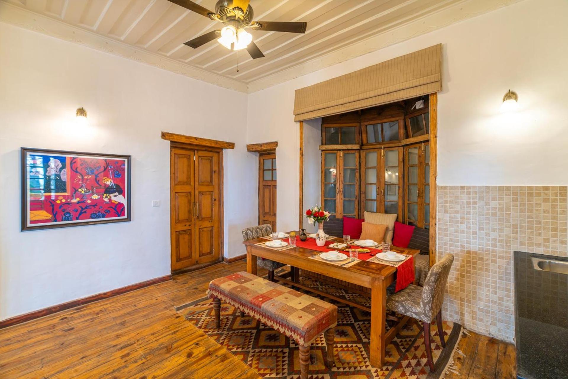 Stayvista At Paris Villa With Pvt Pool & Valley View Kasauli Extérieur photo
