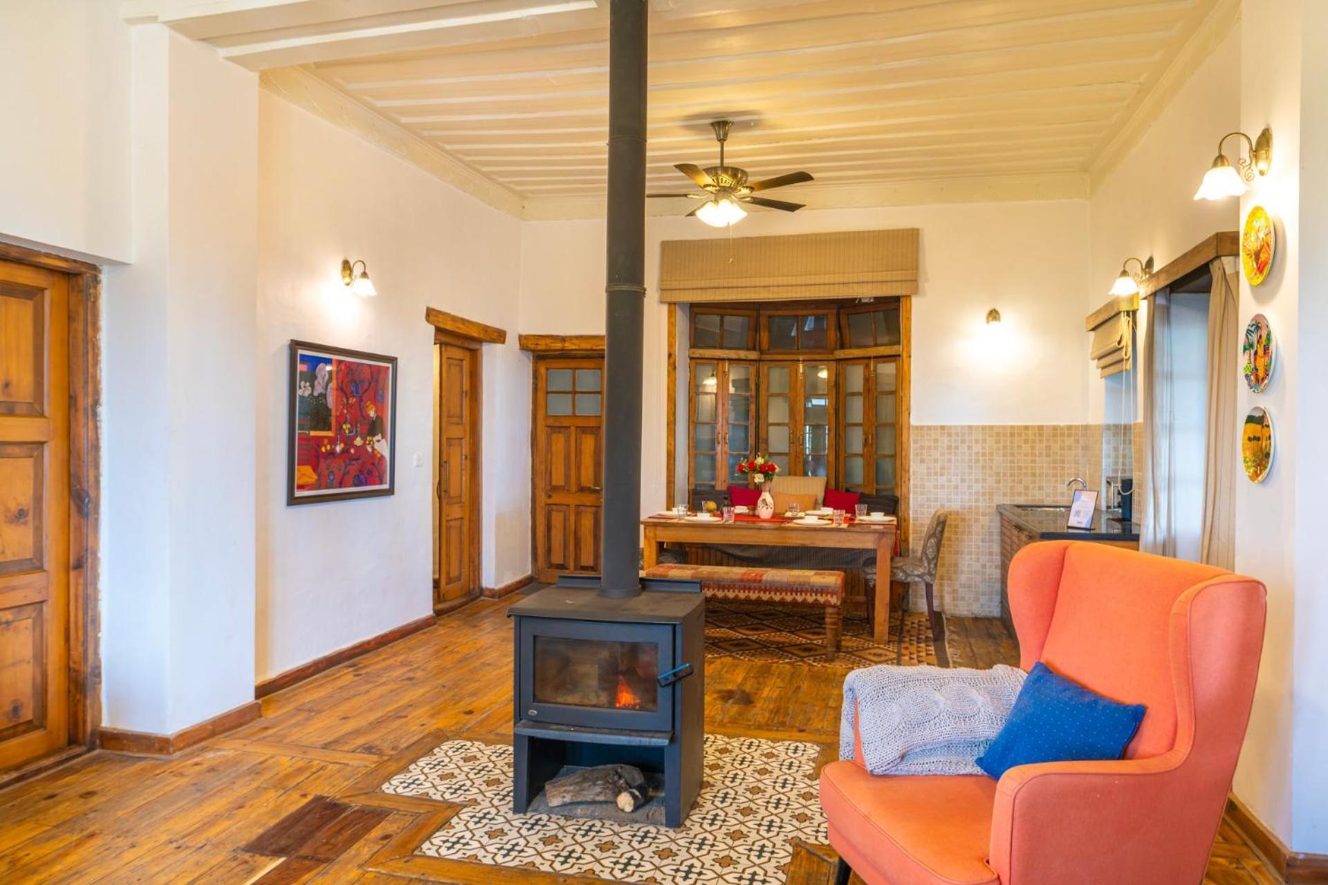 Stayvista At Paris Villa With Pvt Pool & Valley View Kasauli Extérieur photo