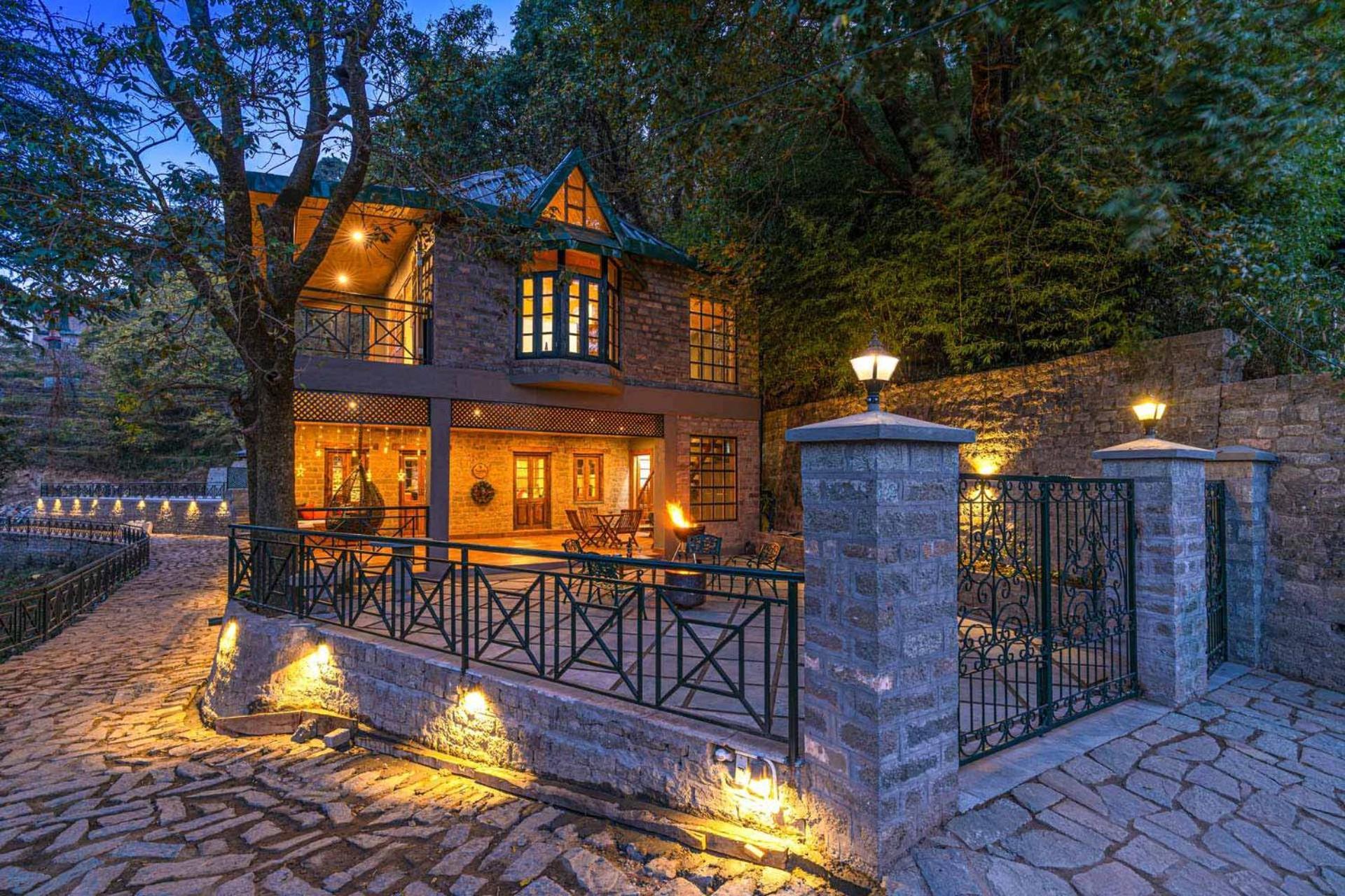 Stayvista At Paris Villa With Pvt Pool & Valley View Kasauli Extérieur photo