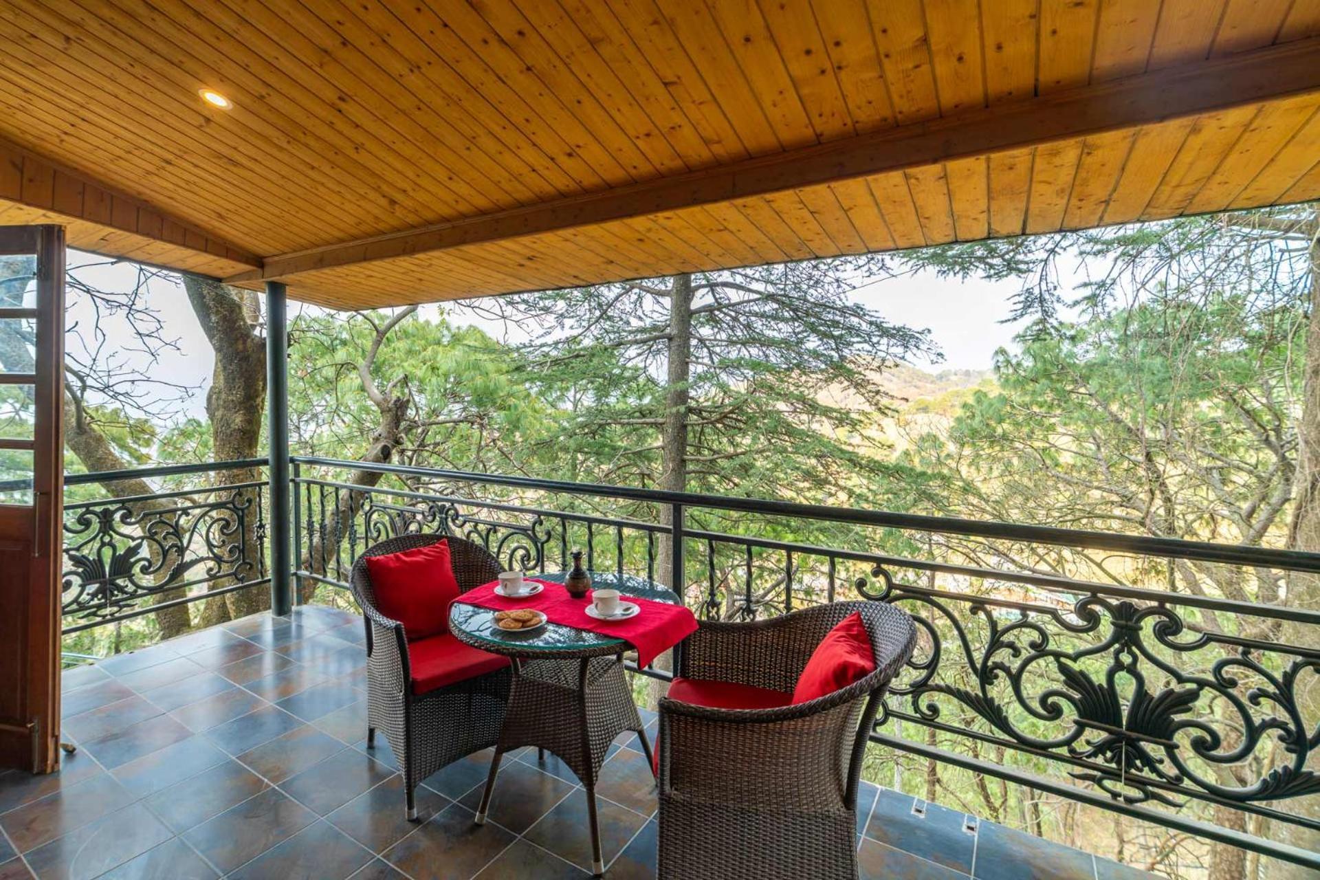 Stayvista At Paris Villa With Pvt Pool & Valley View Kasauli Extérieur photo