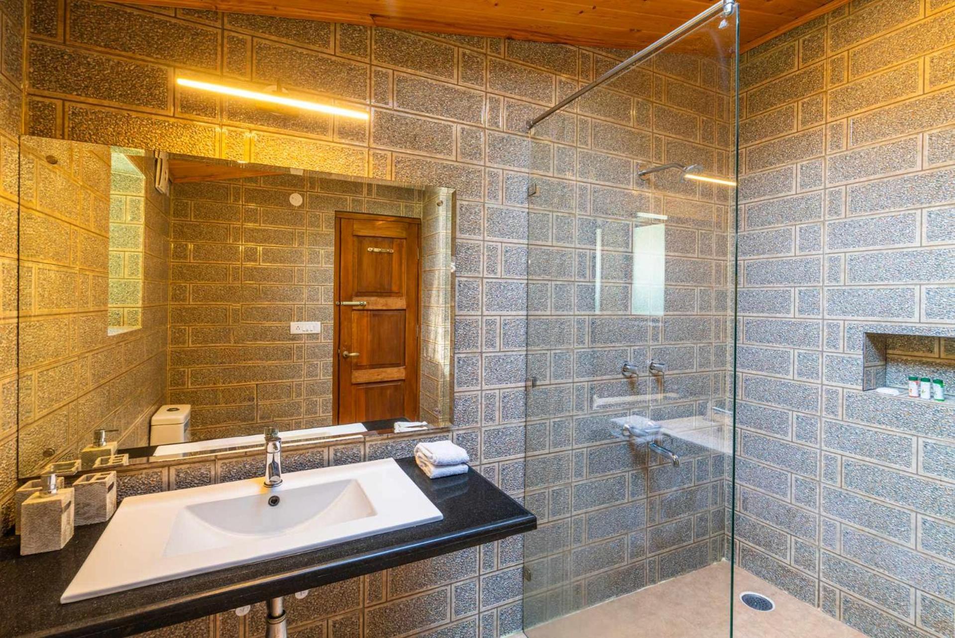 Stayvista At Paris Villa With Pvt Pool & Valley View Kasauli Extérieur photo